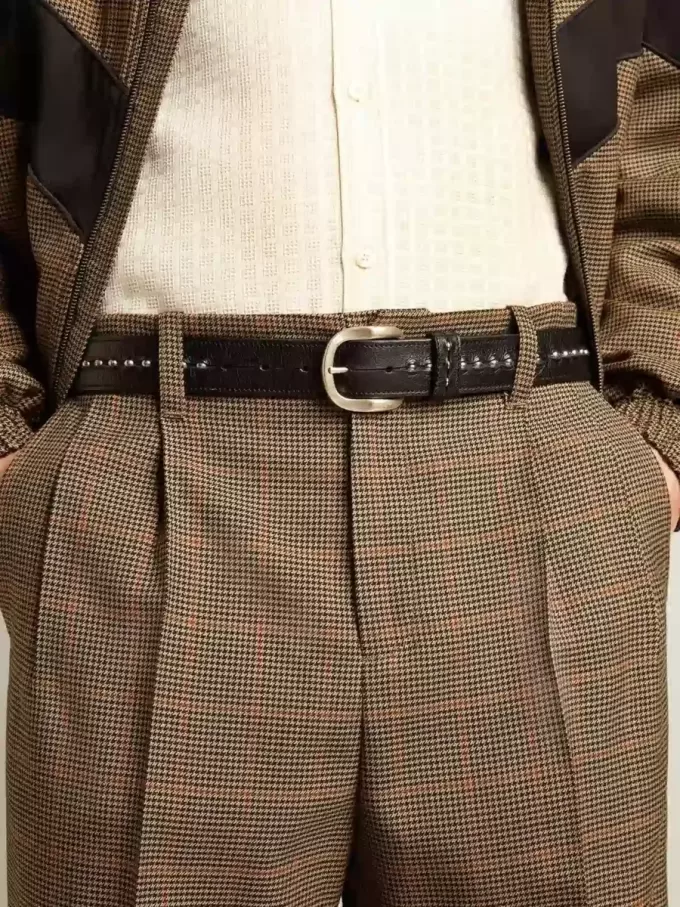 Ceinture en cuir noir avec clous