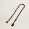 Charm en tissu tressé bordeaux avec chaîne en laiton