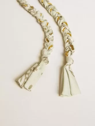 Charm en tissu tressé couleur beurre avec chaîne en laiton