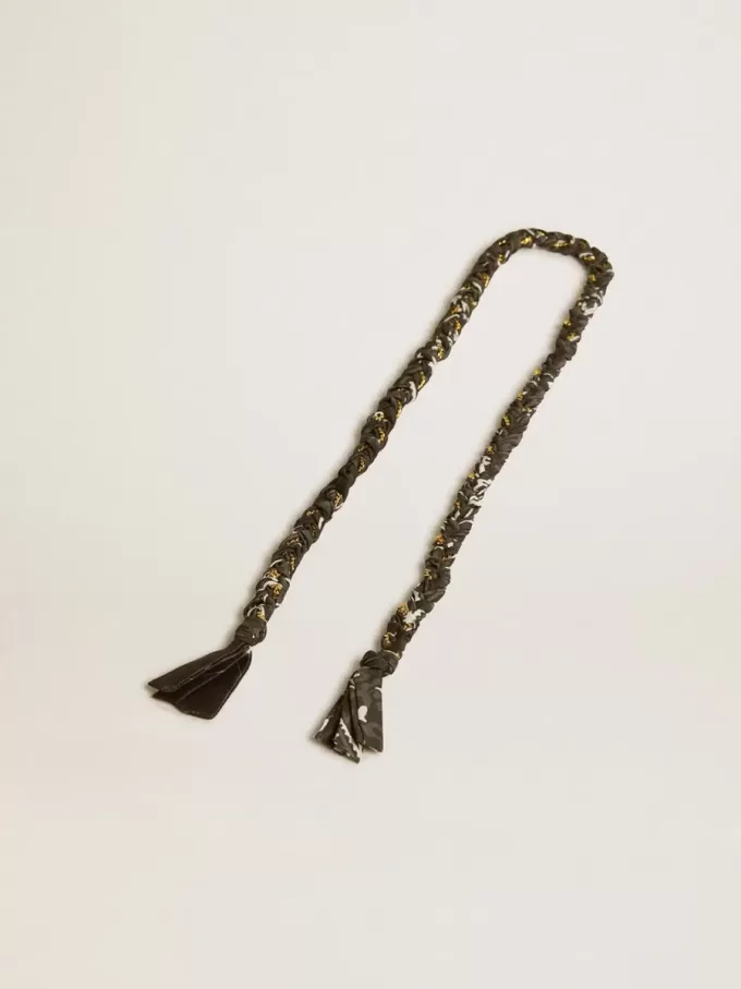 Charm en tissu tressé noir avec chaîne en laiton