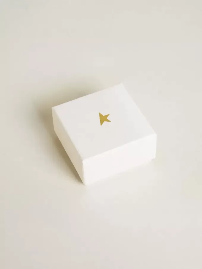 Charm lettre J en laiton doré avec cristaux Charm lettre J en laiton doré avec cristaux