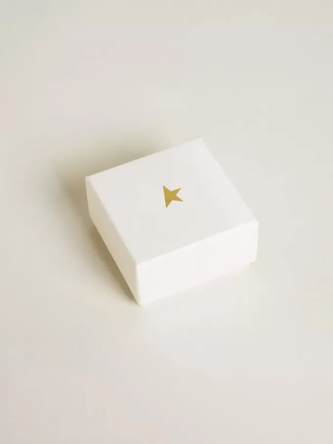 Charm lettre K en laiton doré avec cristaux Charm lettre K en laiton doré avec cristaux