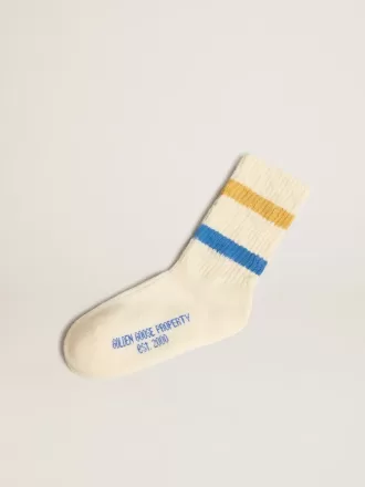 Chaussettes blanches pour enfants avec détails vieillis et rayures bicolores bleu vif et moutarde