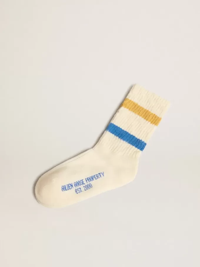 Chaussettes blanches pour enfants avec détails vieillis et rayures bicolores bleu vif et moutarde