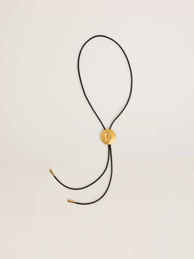 Collier bolo tie Jewelmates en cuir noir avec détails métalliques dorés à l&rsquo;ancienne