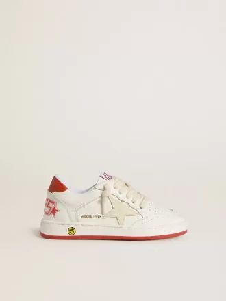 Junior Ball Star en cuir avec étoile couleur crème et languette en cuir rouge au talon Junior Ball Star en cuir avec étoile couleur crème et languette en cuir rouge au talon