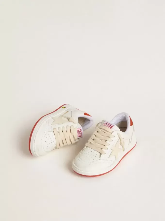 Junior Ball Star en cuir avec étoile couleur crème et languette en cuir rouge au talon