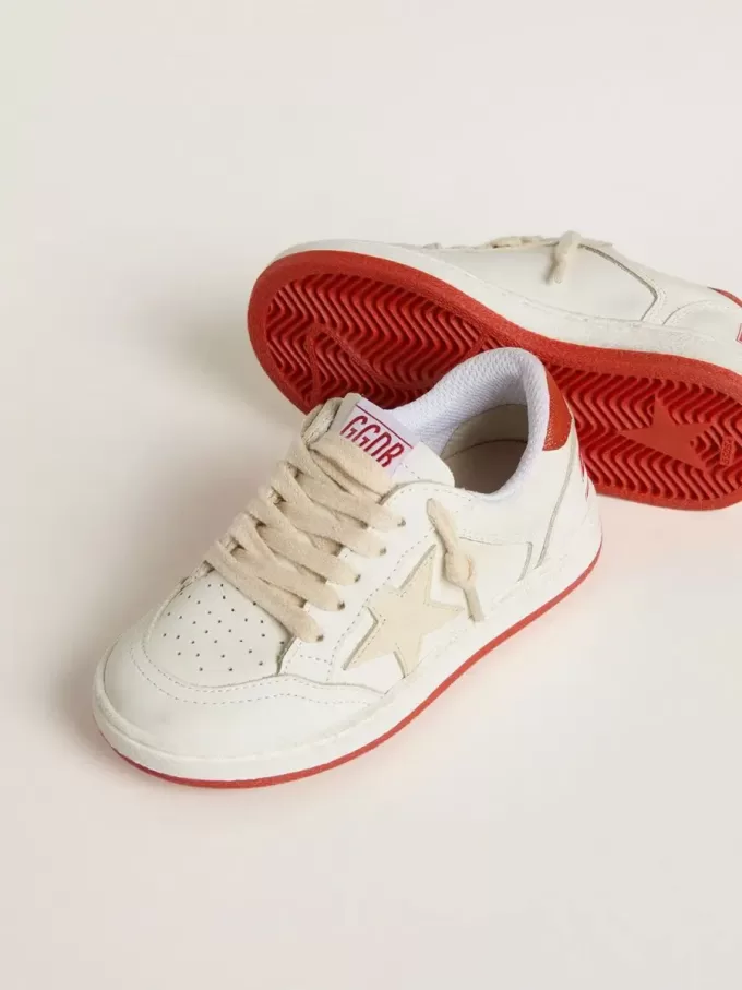 Junior Ball Star en cuir avec étoile couleur crème et languette en cuir rouge au talon