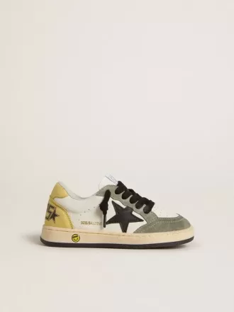 Junior Ball Star en nappa blanc avec empiècements en daim vert foncé et étoile noire Junior Ball Star en nappa blanc avec empiècements en daim vert foncé et étoile noire