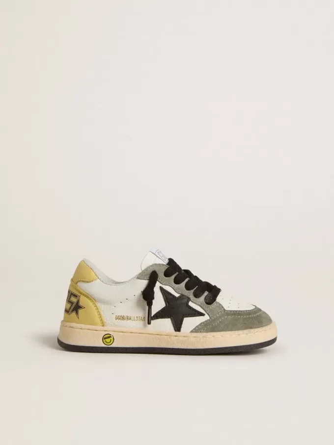 Junior Ball Star en nappa blanc avec empiècements en daim vert foncé et étoile noire Junior Ball Star en nappa blanc avec empiècements en daim vert foncé et étoile noire