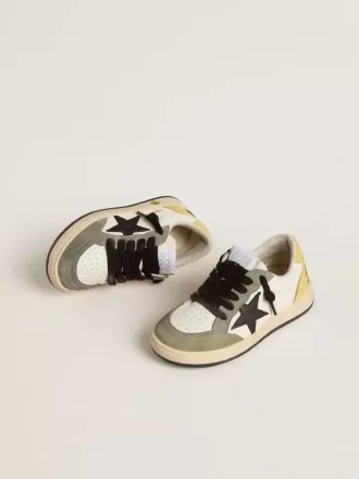 Junior Ball Star en nappa blanc avec empiècements en daim vert foncé et étoile noire Junior Ball Star en nappa blanc avec empiècements en daim vert foncé et étoile noire