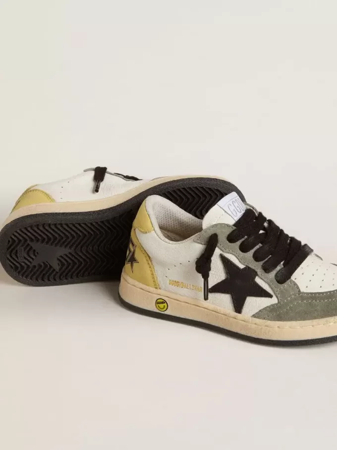 Junior Ball Star en nappa blanc avec empiècements en daim vert foncé et étoile noire Junior Ball Star en nappa blanc avec empiècements en daim vert foncé et étoile noire
