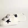 Junior June en cuir nappa avec étoile et languette au talon en daim bleu foncé