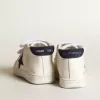 Junior June en cuir nappa avec étoile et languette au talon en daim bleu foncé