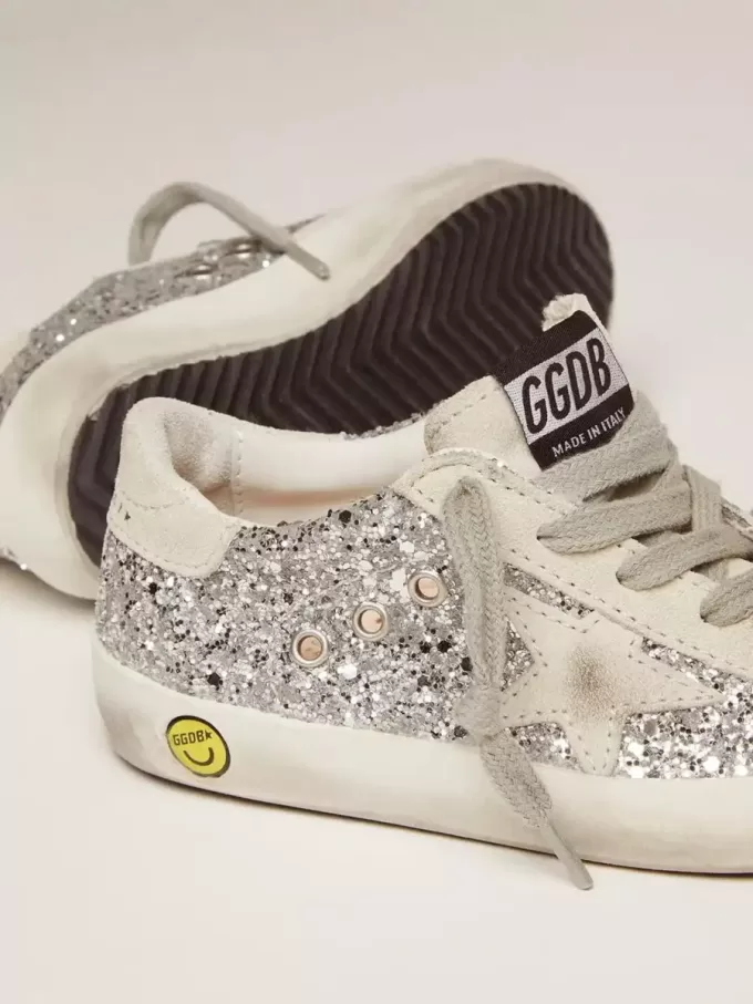 Junior Super-Star argent pailleté avec étoile en daim gris glacier Junior Super-Star argent pailleté avec étoile en daim gris glacier