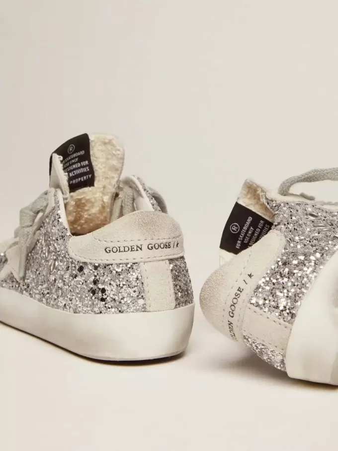 Junior Super-Star argent pailleté avec étoile en daim gris glacier Junior Super-Star argent pailleté avec étoile en daim gris glacier