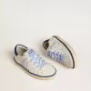 Junior Super-Star en cuir blanc avec talon en daim bleu Junior Super-Star en cuir blanc avec talon en daim bleu