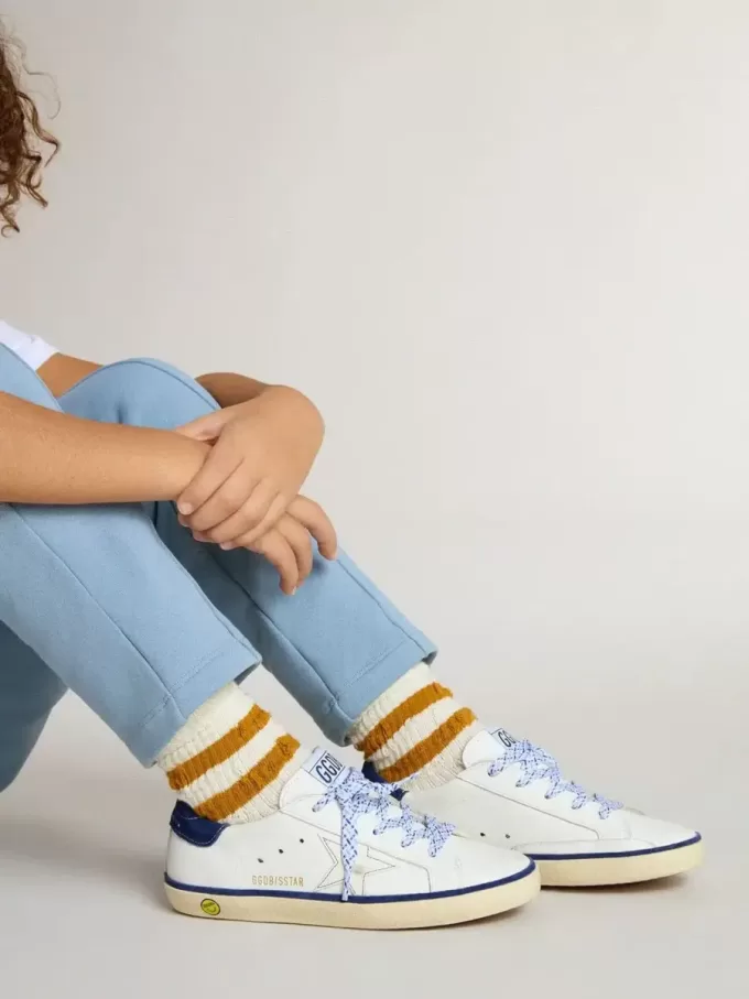 Junior Super-Star en cuir blanc avec talon en daim bleu Junior Super-Star en cuir blanc avec talon en daim bleu