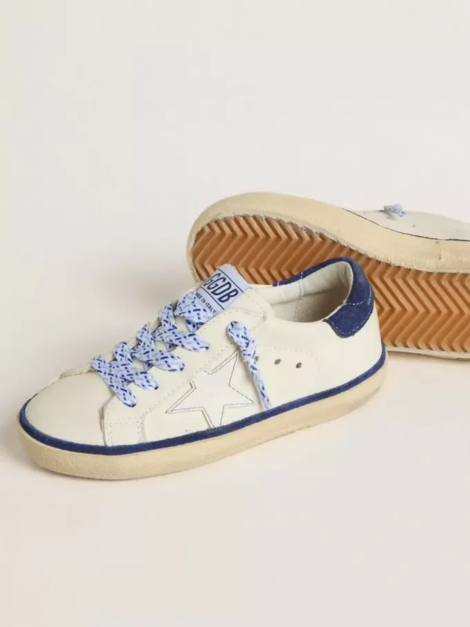 Junior Super-Star en cuir blanc avec talon en daim bleu Junior Super-Star en cuir blanc avec talon en daim bleu