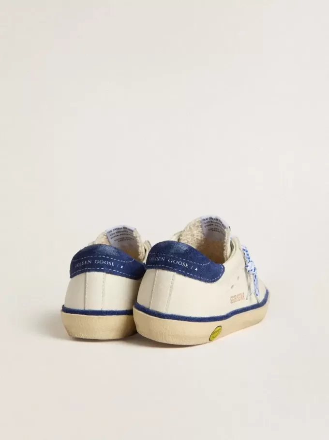 Junior Super-Star en cuir blanc avec talon en daim bleu Junior Super-Star en cuir blanc avec talon en daim bleu