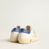 Junior Super-Star en cuir nappa avec une étoile beige et un renfort bleu au talon Junior Super-Star en cuir nappa avec une étoile beige et un renfort bleu au talon