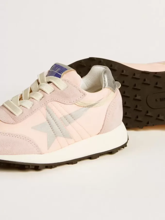 Marathon junior en nylon rose avec étoile imprimée et renfort en cuir au talon