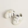 Modèle Baby School en cuir nappa avec motif floral rose et étoile en daim beige Modèle Baby School en cuir nappa avec motif floral rose et étoile en daim beige