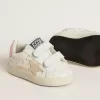 Modèle Baby School en cuir nappa avec motif floral rose et étoile en daim beige Modèle Baby School en cuir nappa avec motif floral rose et étoile en daim beige