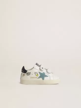 Modèle Baby School en cuir nappa blanc avec étoile en daim bleu clair et motif tennis Modèle Baby School en cuir nappa blanc avec étoile en daim bleu clair et motif tennis