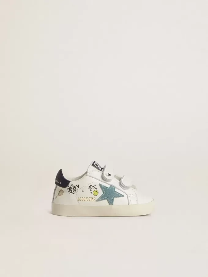 Modèle Baby School en cuir nappa blanc avec étoile en daim bleu clair et motif tennis Modèle Baby School en cuir nappa blanc avec étoile en daim bleu clair et motif tennis