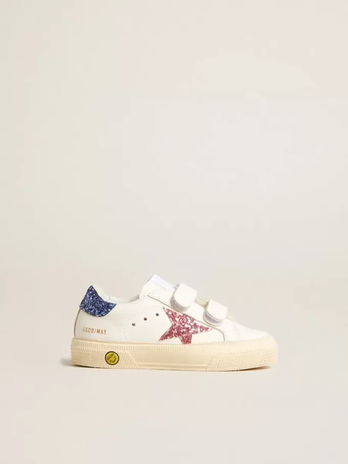 Modèle Junior May School en cuir avec étoile pailletée et languette au talon Modèle Junior May School en cuir avec étoile pailletée et languette au talon