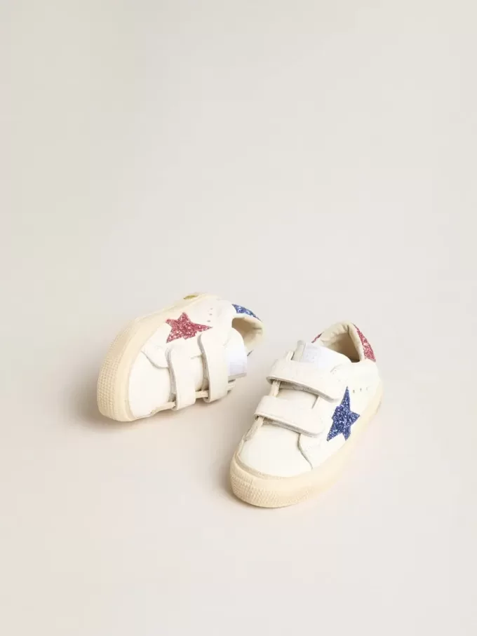 Modèle Junior May School en cuir avec étoile pailletée et languette au talon Modèle Junior May School en cuir avec étoile pailletée et languette au talon