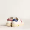 Modèle Junior May School en cuir avec étoile pailletée et languette au talon Modèle Junior May School en cuir avec étoile pailletée et languette au talon