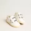 Modèle Junior Old School en cuir avec étoile en daim gris et languette talon en cuir vieil rose