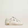 Modèle Junior Old School en cuir blanc avec détails dorés