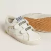 Modèle Junior Old School en cuir blanc avec détails dorés
