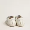 Modèle Junior Old School en cuir blanc avec détails dorés
