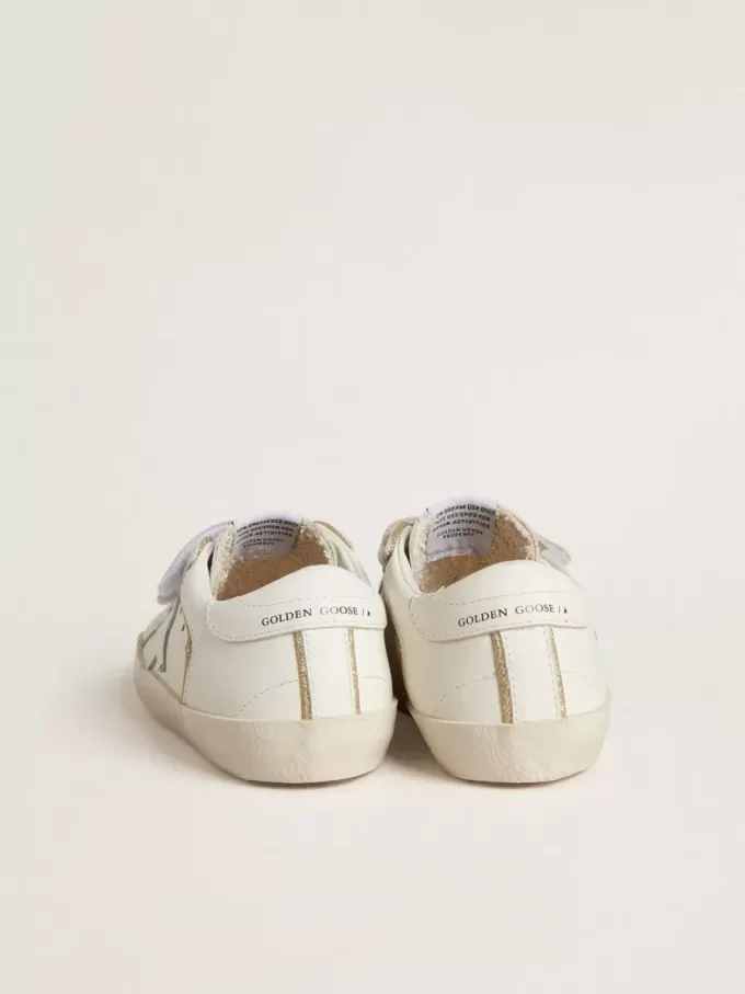 Modèle Junior Old School en cuir blanc avec détails dorés