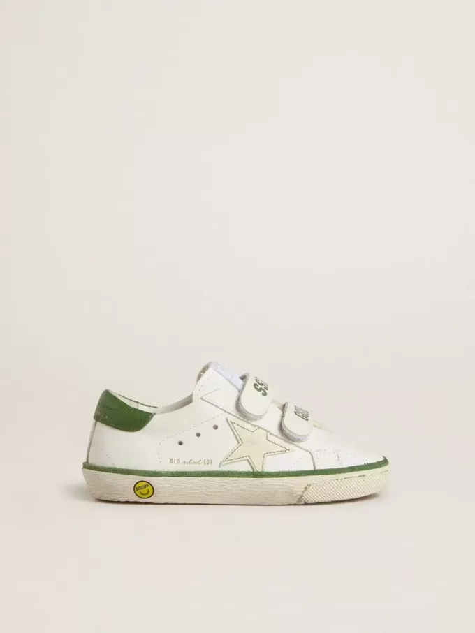 Modèle Junior Old School en cuir blanc avec languette arrière en nappa vert et empiècement vert.