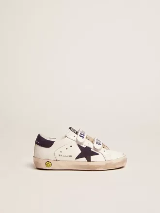 Modèle Junior Old School en cuir blanc avec étoile et languette au talon en daim bleu