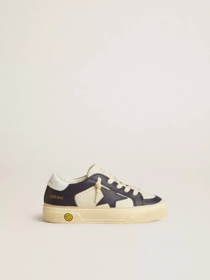 Modèle Young May en cuir blanc et bleu avec étoile et languette au talon en cuir
