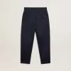 Pantalon de jogging bleu foncé avec bande blanche et étoiles contrastées