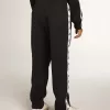 Pantalon de jogging bleu foncé avec bande blanche et étoiles contrastées