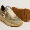 Running Sole en daim gris avec étoile blanche et languette blanche au talon