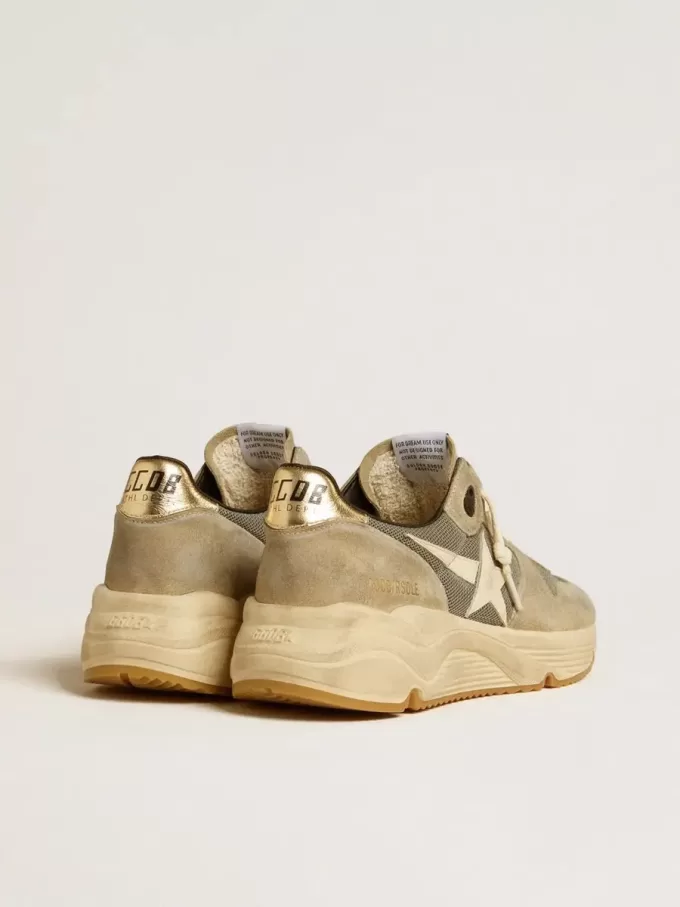 Running Sole en daim gris avec étoile blanche et languette blanche au talon