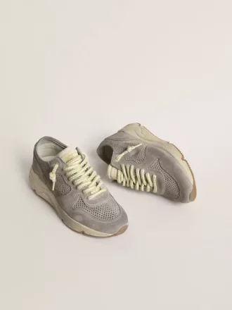 Running Sole pour femme en daim gris avec étoile et languette au talon en daim gris