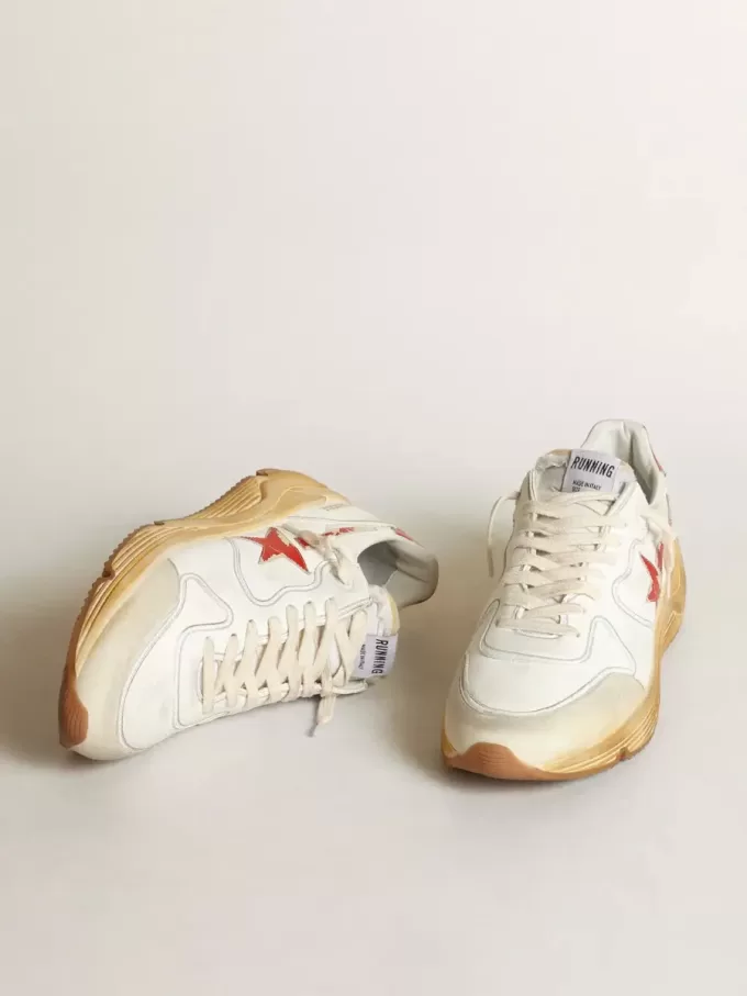 Running Sole pour homme avec étoile en cuir et languette au talon avec imprimé rouge