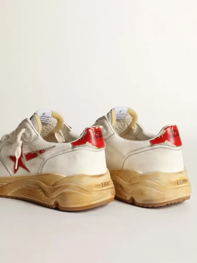 Running Sole pour homme avec étoile en cuir et languette au talon avec imprimé rouge