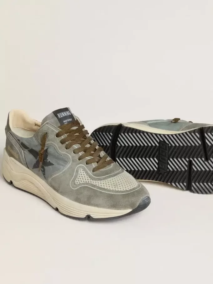 Running Sole pour homme en nylon bleu clair avec étoile noire et languette en cuir vert au talon Running Sole pour homme en nylon bleu clair avec étoile noire et languette en cuir vert au talon