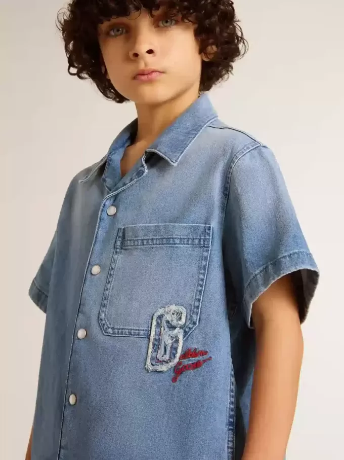 Short en denim pour enfant avec broderie à l&rsquo;arrière